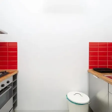 Comfortable, Modern For 10 People Apartment Mailand