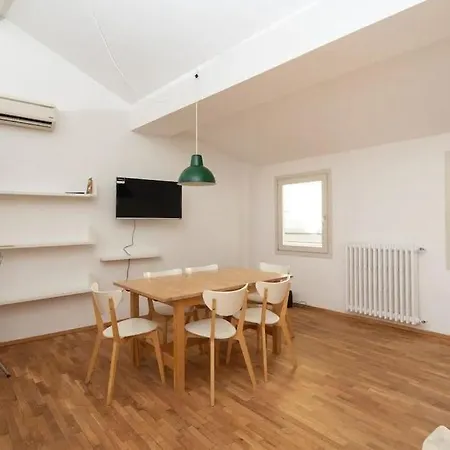 Apartment Comfortable, Modern For 10 People *